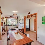 2 Bedroom Cozy In 펜션 Pupnat